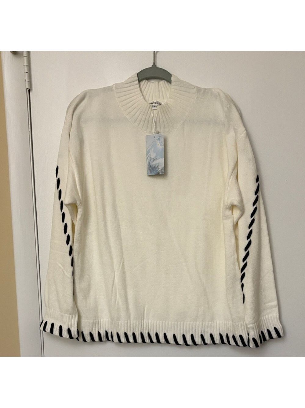 Maxigerui Cream and Black Sweater NWT